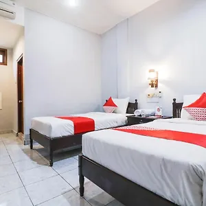 Oyo 2411 Taman Mekar 2 Kuta (Bali)
